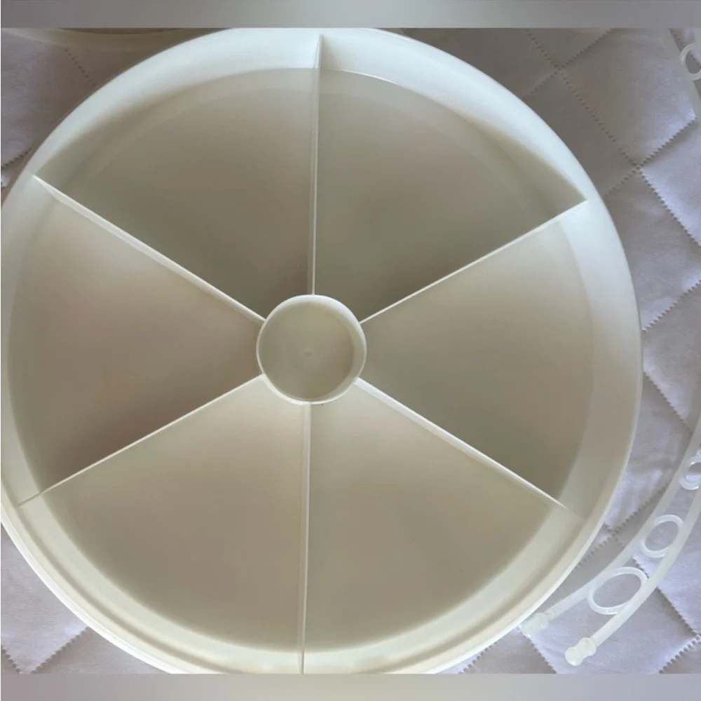 Tupperware white colored relish tray with lid and handle